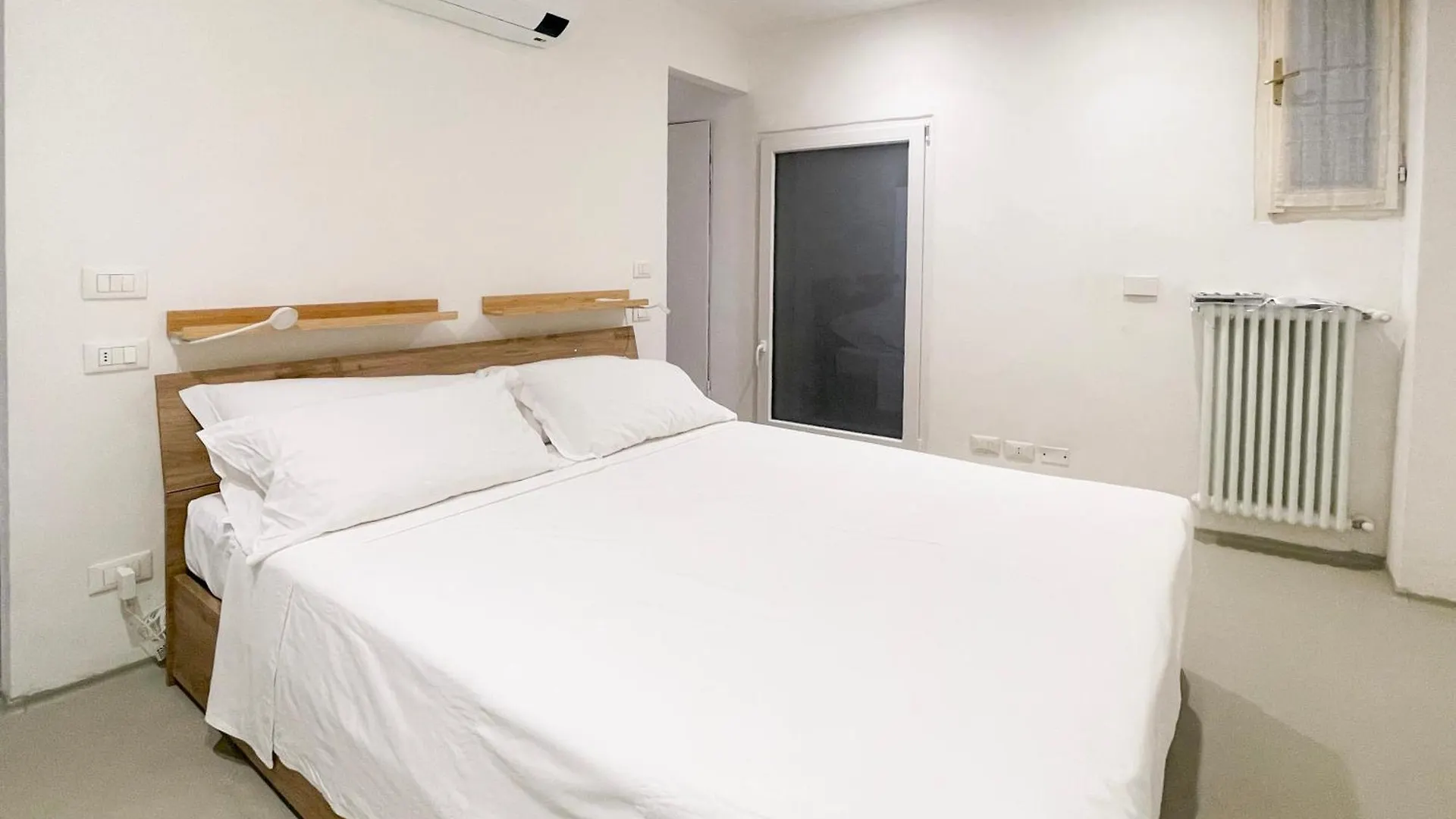 Casa Mondrian - Ambrogio Host Apartment Bologna Italy